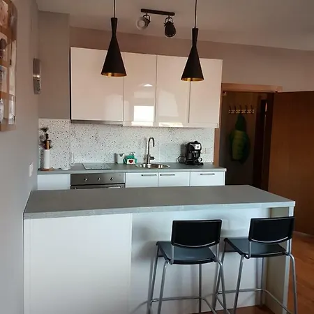 Cozy One Bedroom Near Gondola Apartament *